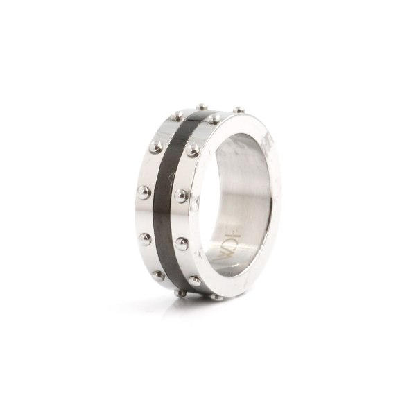 Anel em aço.