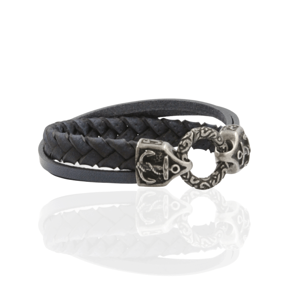 Pulseira em aço e pele.